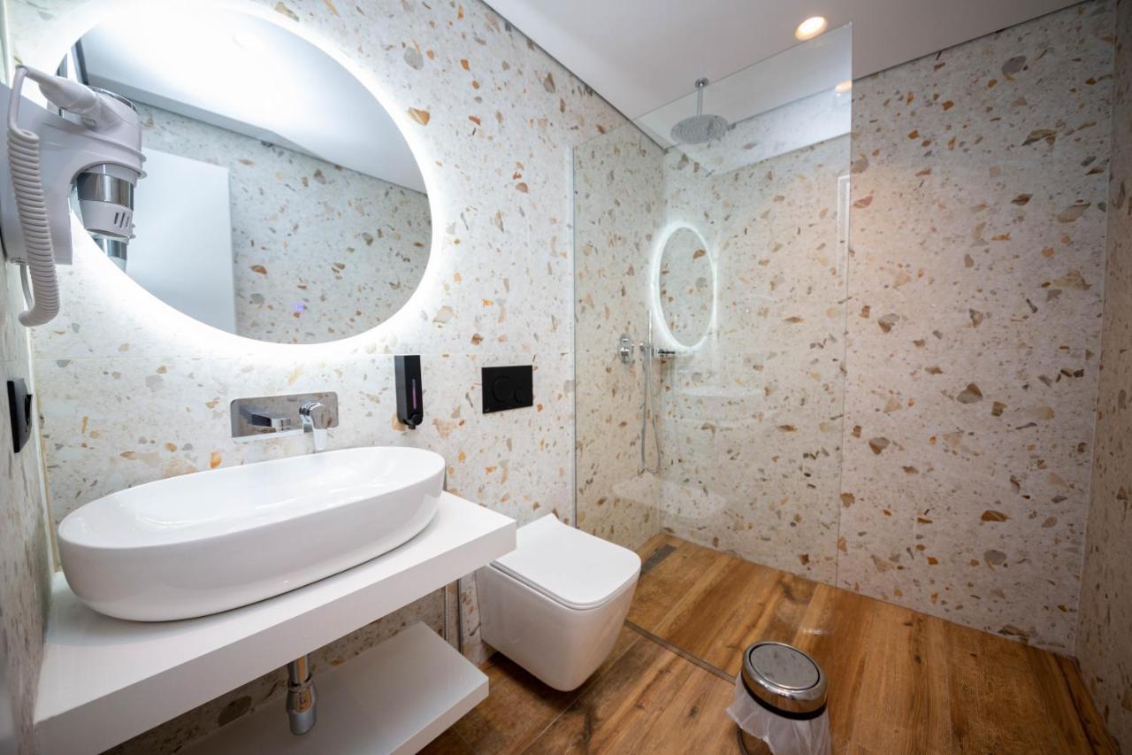 סרנדה Hotel Lili-1 מראה חיצוני תמונה