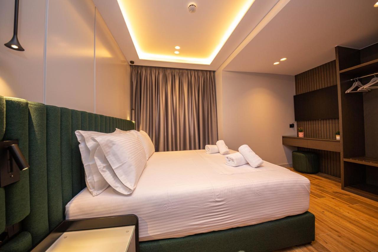 סרנדה Hotel Lili-1 מראה חיצוני תמונה